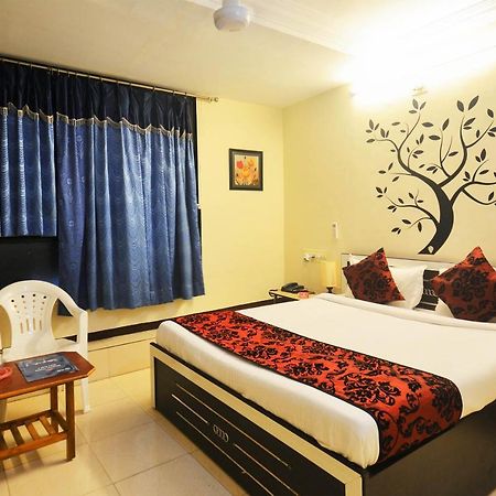 Oyo Hotel Blue Diamond Ahmedabad Eksteriør bilde