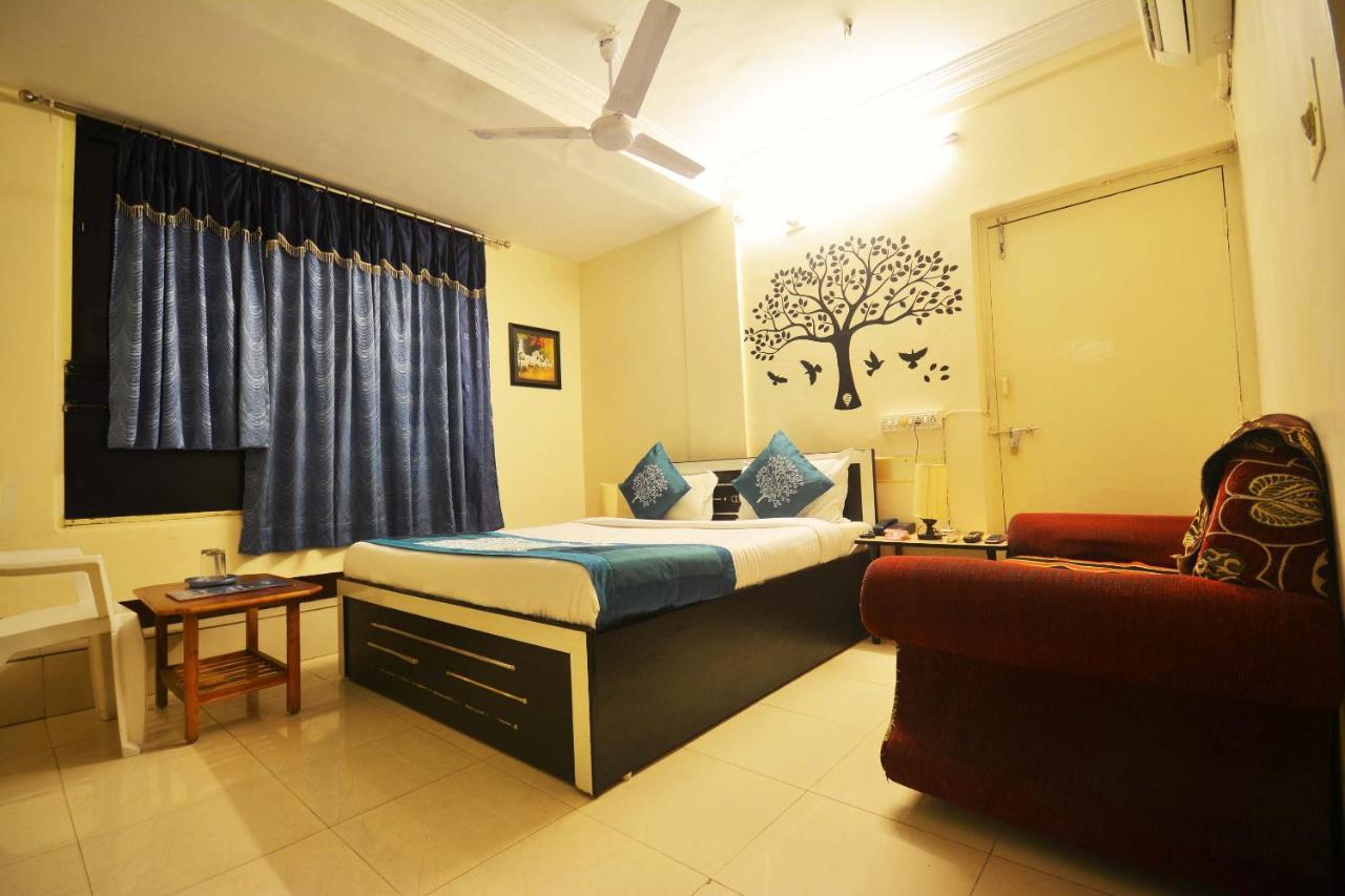 Oyo Hotel Blue Diamond Ahmedabad Eksteriør bilde