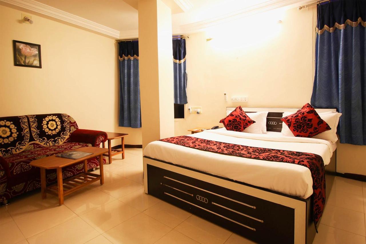 Oyo Hotel Blue Diamond Ahmedabad Eksteriør bilde