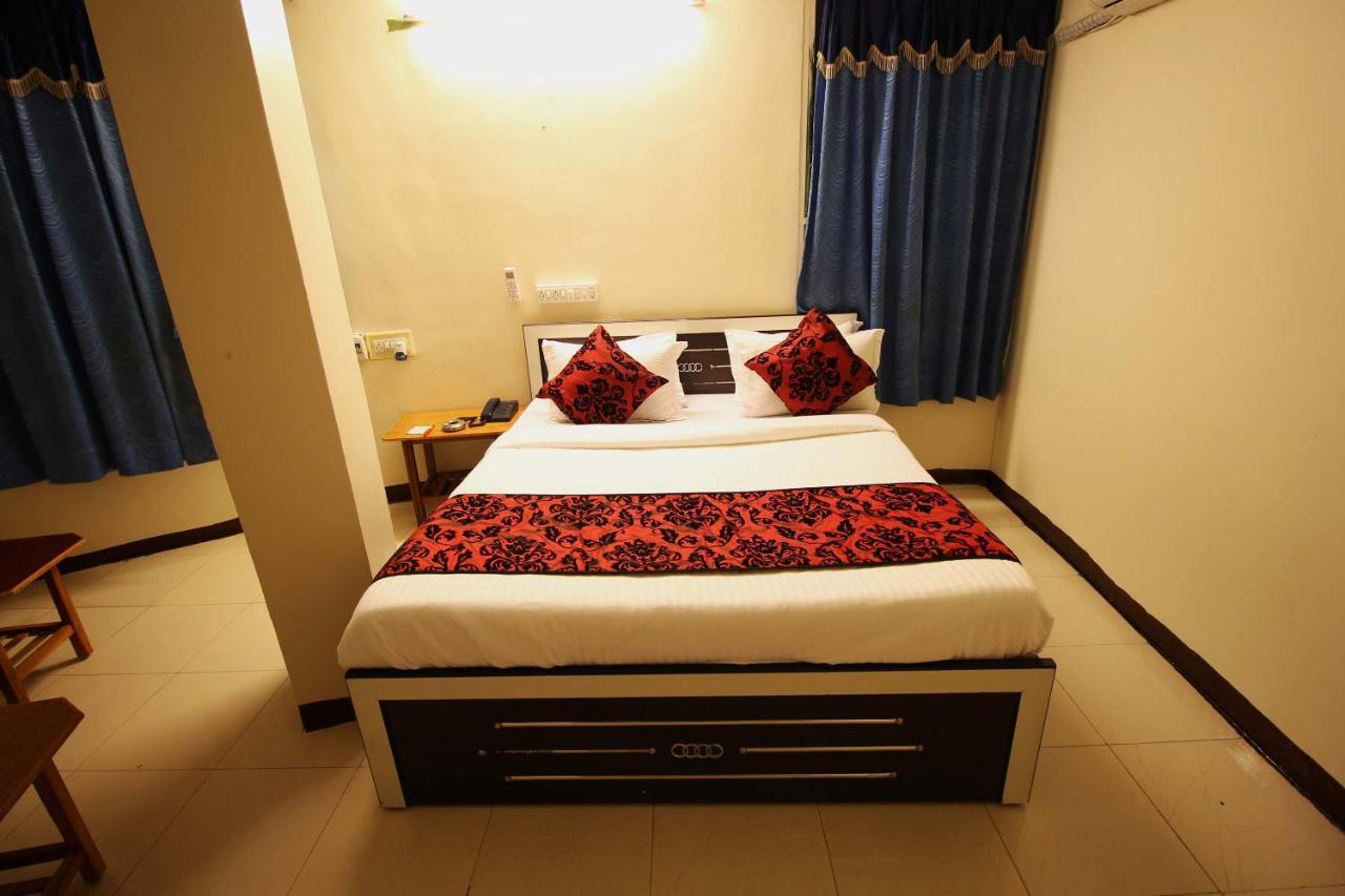 Oyo Hotel Blue Diamond Ahmedabad Eksteriør bilde