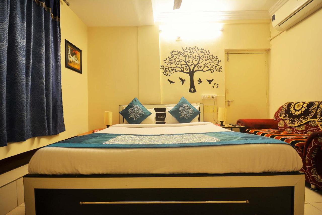 Oyo Hotel Blue Diamond Ahmedabad Eksteriør bilde