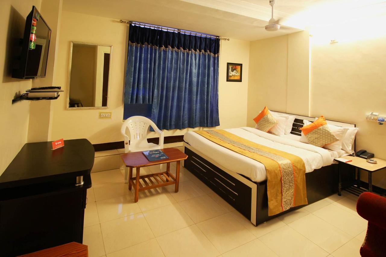 Oyo Hotel Blue Diamond Ahmedabad Eksteriør bilde