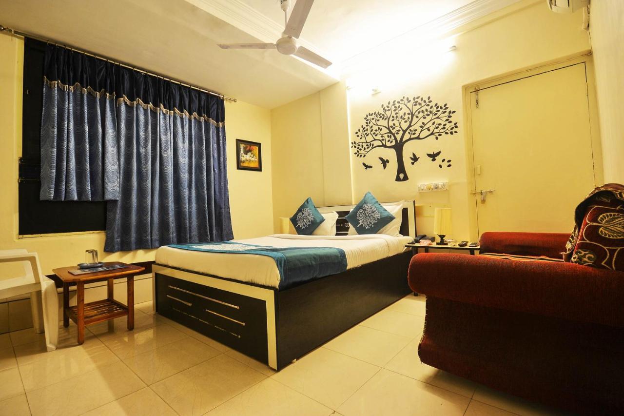 Oyo Hotel Blue Diamond Ahmedabad Eksteriør bilde
